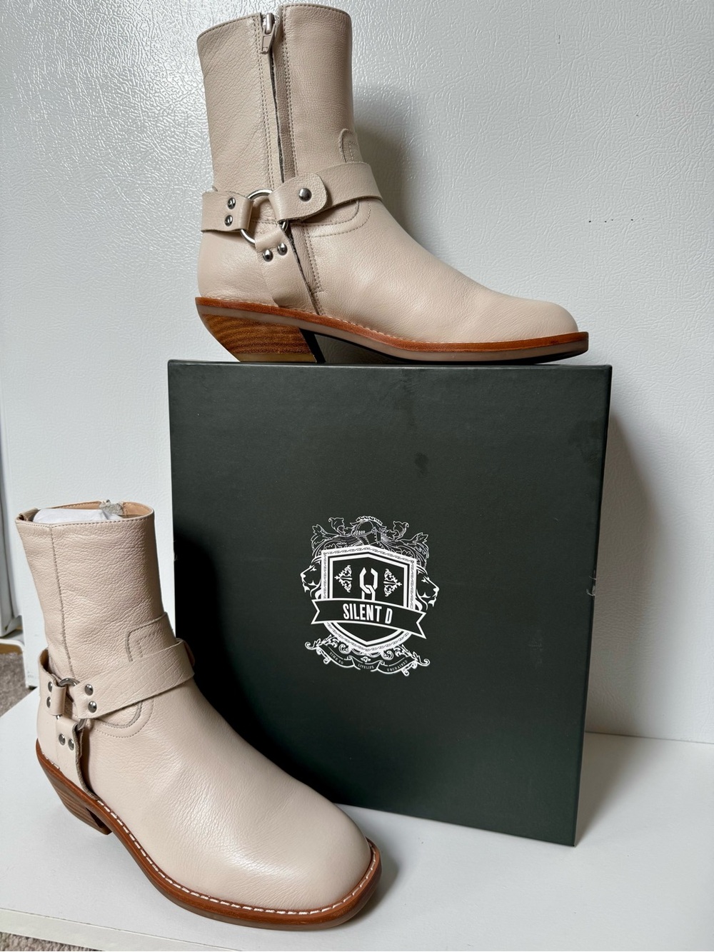 NWT Silent D Cream Leather Moto Boots